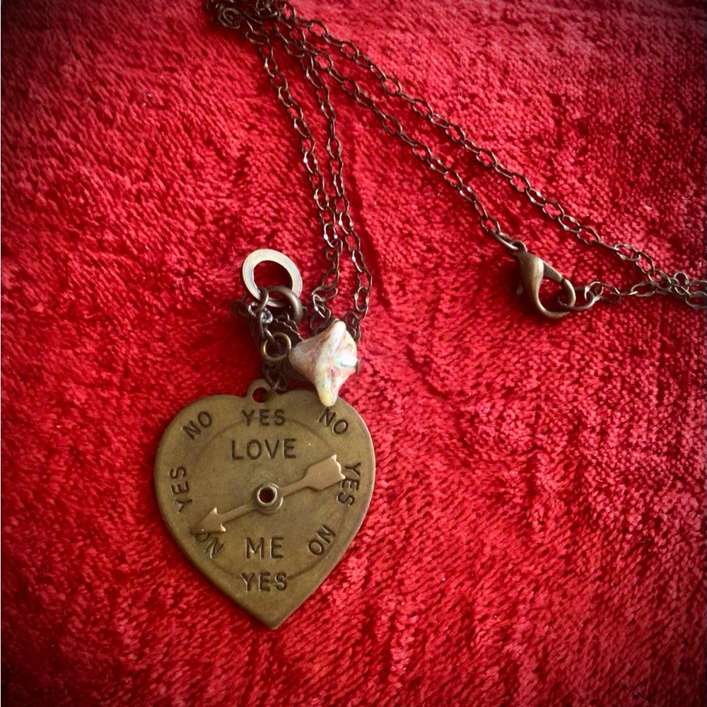 Vintage Heart-Shaped Love Pendant Necklace!